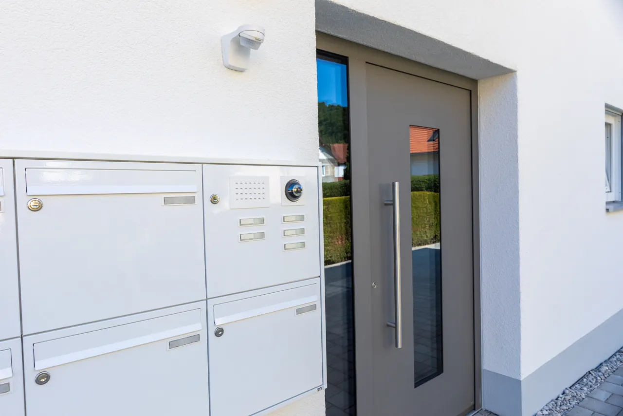 Erhard Rottenbuch Haustu╠êr Briefkasten Kamera