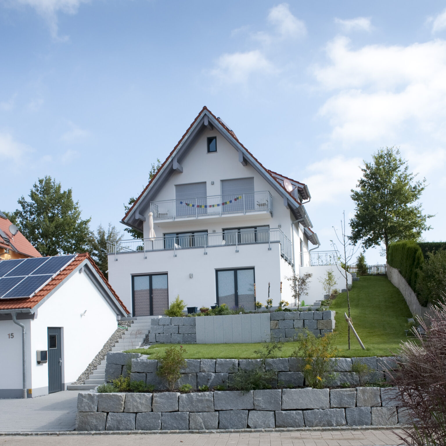 erhard bau einfamilienhaus mit steinmauer