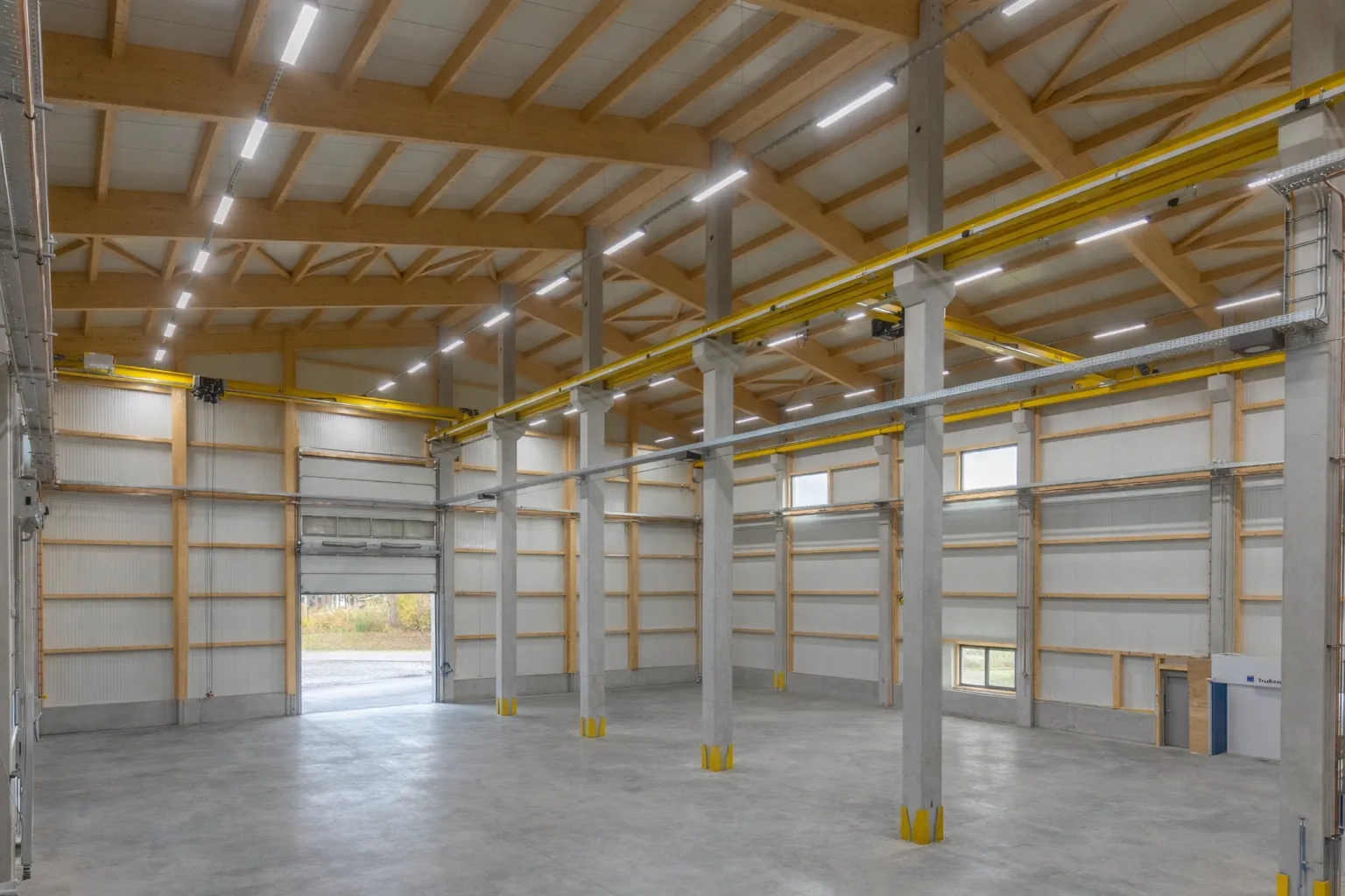 erhard bau lagerhalle leer